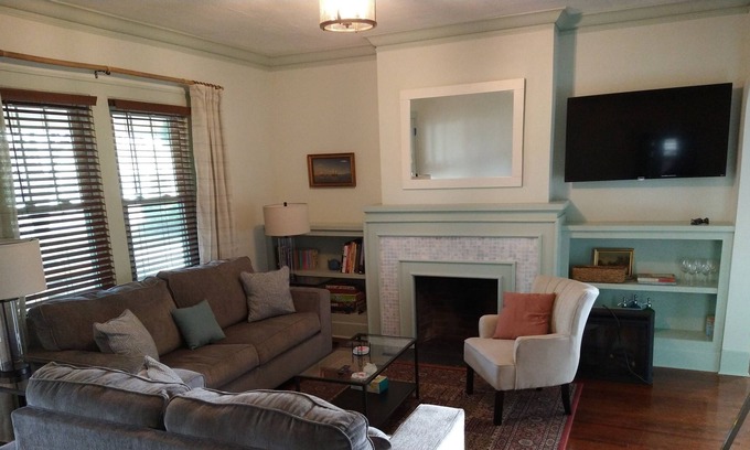Old Southeast Cabaña | Salt Creek Cottage 2 bedroom