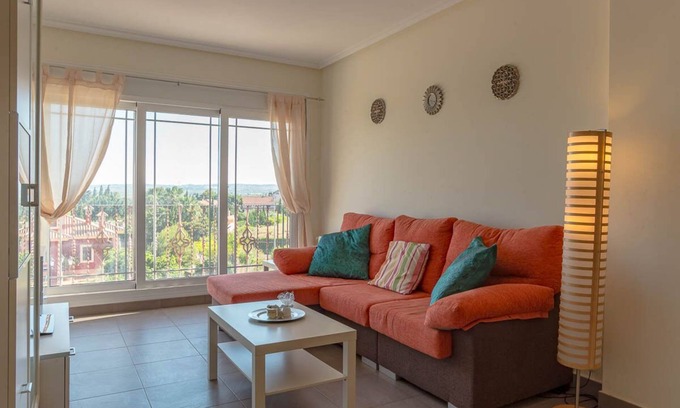 Los Montesinos Apartamento | Salt Lake views Los Montesinos Apartment