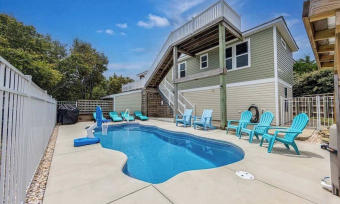 Sea Scape Casa | Saltwater Pool, Dog Friendly, Fire Pit!