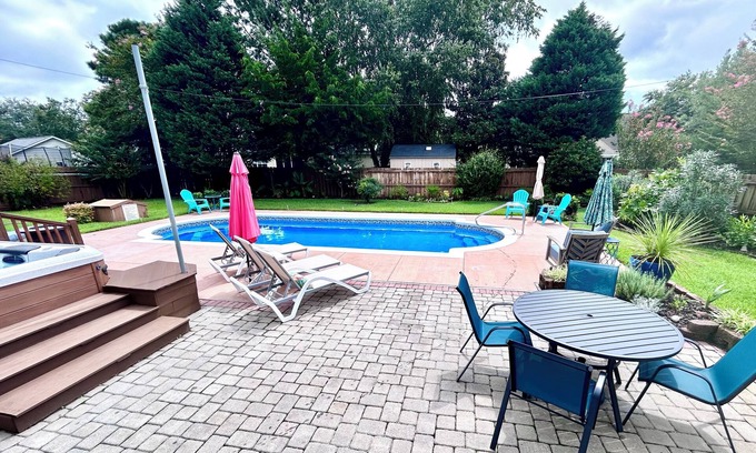 Myrtle Grove Casa | Saltwater Pool-Hottub-4 BR 3 BA-King beds-7 miles to the Beach!