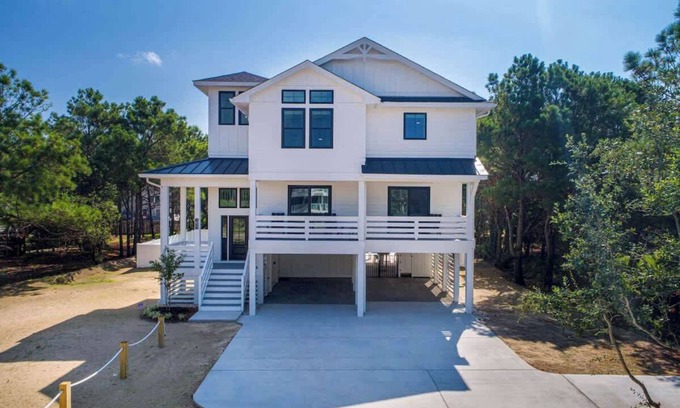 Whalehead Beach Casa | Saltwater Pool, Outdoor Bar, & 5-Min Walk to Beach