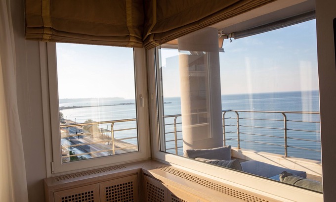 Perea Apartamento | Salty Breeze Beachfront Apartment-Premium Stay