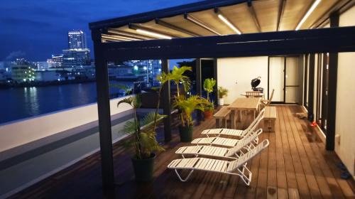 Urasoe Casa | SALTY HOUSE:海が目の前!