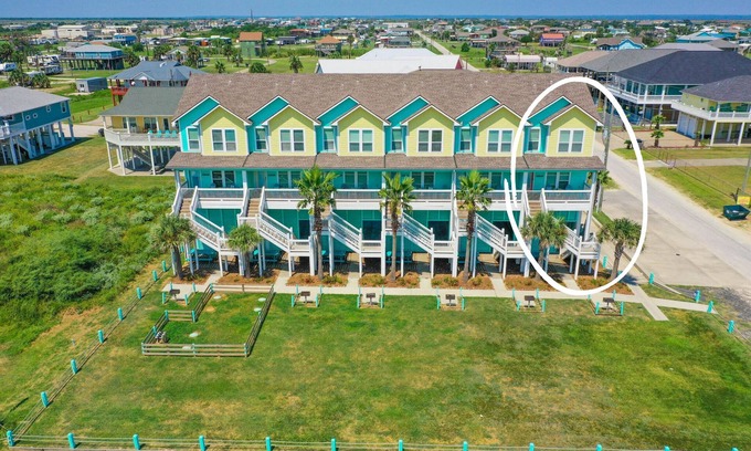 Port Bolivar Casa | Salty Suites Cottage 6~Beachfront! Opt beach cart!