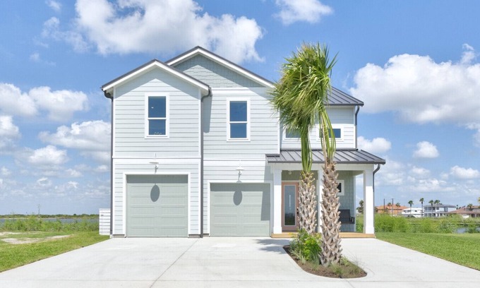 Port Aransas Apartamento | Salty Sunset Bay breeze, golden skies, and coastal vibes