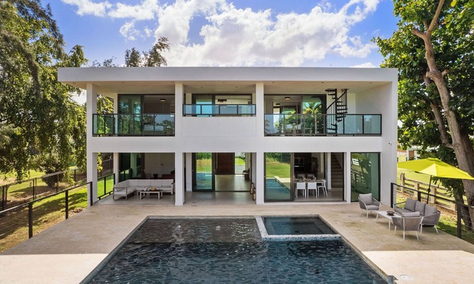 Jarealito Casa | Salty Villa | Modern Beachfront Oasis