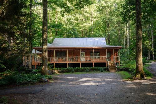 Saluda Casa | Saluda Summit Cabin at Cabin Fever