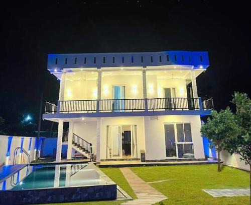 Patuwatha Casa | Sambo White House Hikkaduwa - 5BD Entire Villa