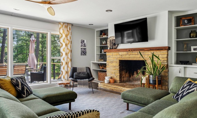 Whispering Pines Casa | Sample the Sandhills at Six Dixie Lakeside!