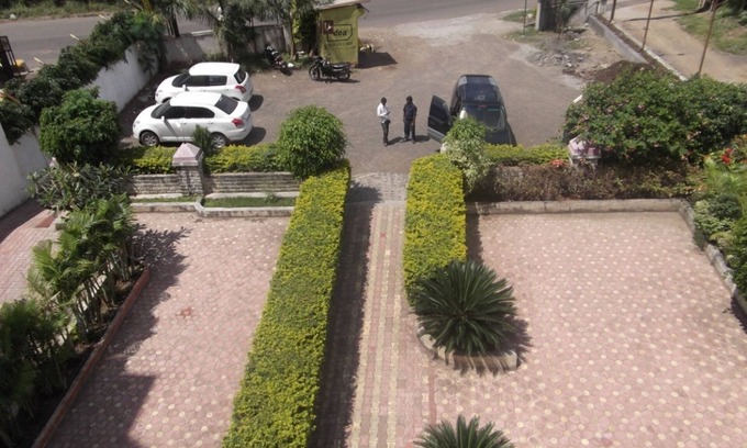 Pune Cabina | Samruddhi and Shree Inn Lodge