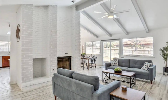 San Antonio Casa | San Antonio Escape. Close to Lackland, SeaWorld, Fiesta Texas, and Riverwalk