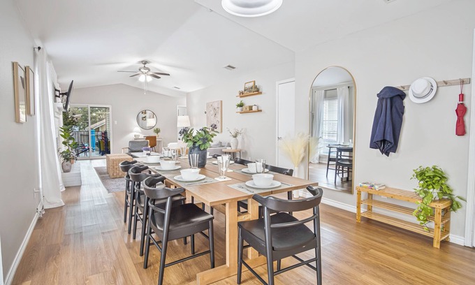 San Antonio Casa | San Antonio Gem! Heated Pool, Games, Gym & Cozy Comforts
