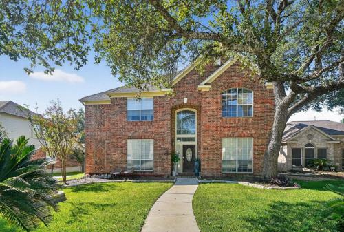 Stone Oak Casa | San Antonio Oasis Hot Tub & Pool Access home