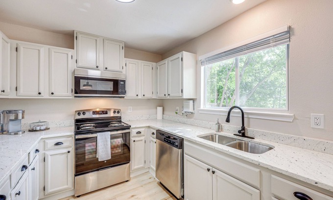 Wetmore Casa | San Antonio Vacation Rental: 11 Mi to River Walk!