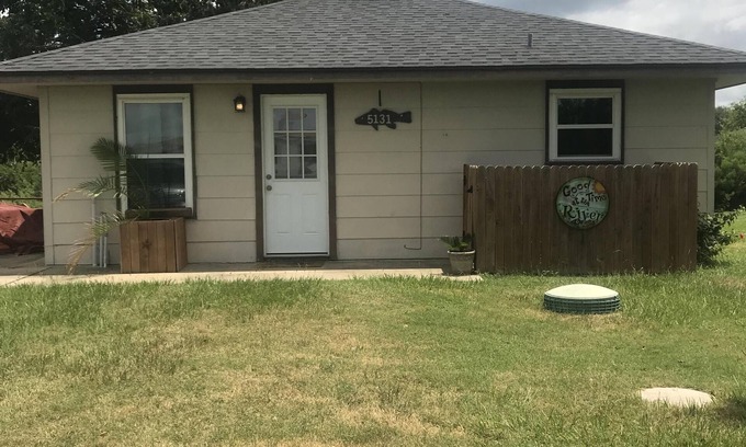 Brazoria Casa | San Bernard Canal Cottage