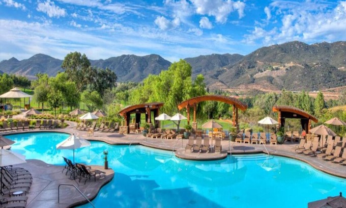 Lawrence Welk Resort Village Complejo | San Diego Hyatt Welk resort condo for rent. Available August 3 to 10th, 2025