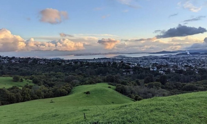 El Sobrante Casa | San Francisco 20 miles away and Napa Valley a 30-mile drive.