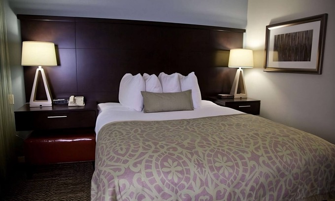 San Bruno Complejo | San Francisco Bay Area Vacay! 2 Pet-friendly Units, Free Breakfast, Full Kitchen
