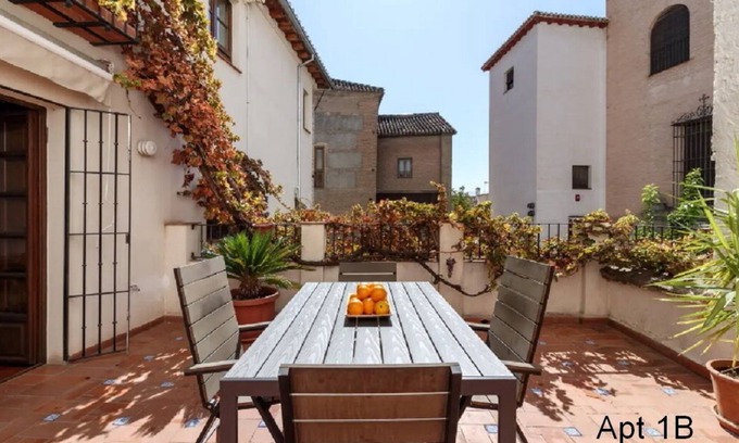 Albaicin Apartamento | San José apt 1B con terraza - Edificio protegido en el Albaicin, muy céntrico
