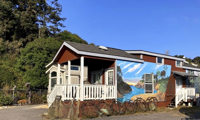Fort Bragg Casa | Pequeña casa en el histórico puerto de Noyo / terraza amueblada, impresionantes vistas y sonidos