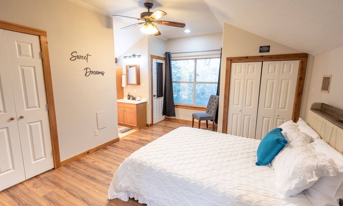 San Marcos Apartamento | San Marcos 1 bedroom guesthouse. Malls, restaurants, rivers, wedding venue