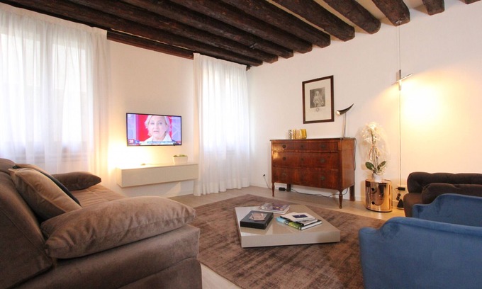 San Polo Apartamento | San Polo Canal View, 500m from Rialto´s Bridge