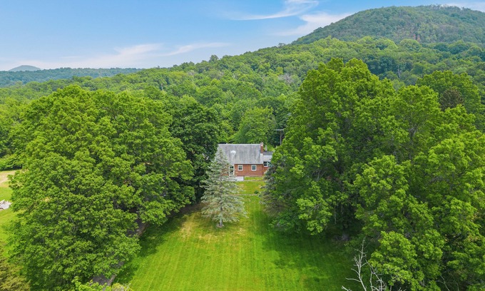 Monroe Casa | Sanctuary Amidst Natures Majesty