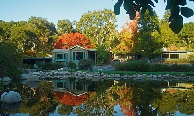 Carmel Valley Cabaña | Sanctuary Cottage: un retiro privado con suntuosos jardines ~ caminar hasta el pueblo