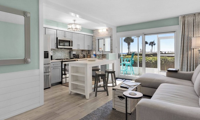 Seacrest Condominio | Sand Cliffs 108: Steps to beach & pool access + Free Attraction Tickets!