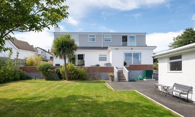 Benllech Casa | Sandaig - Pet-Friendly Holiday Home Near Benllech Beach