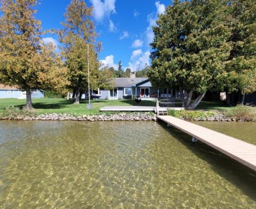 Cedar Casa | Sandbar Cedar Cottage on Lake Leelanau