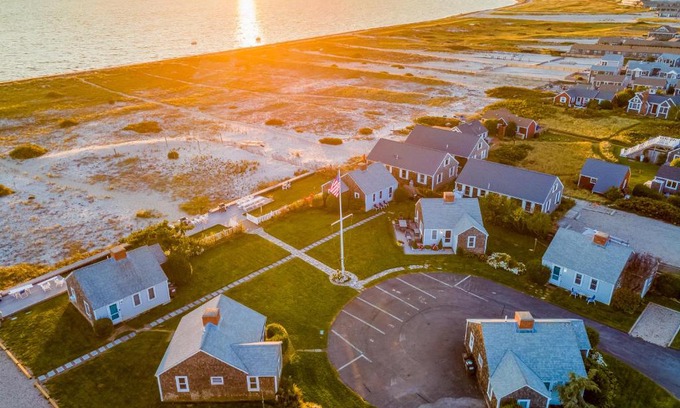 North Truro Casa | Sandbars Inn - Beachside Cottage