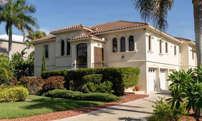 Beachview Country Club Estates Casa | Sandcastle ¡Una impresionante y espaciosa casa recién construida cerca de todo! AHORRO DE PRIMAVERA !!