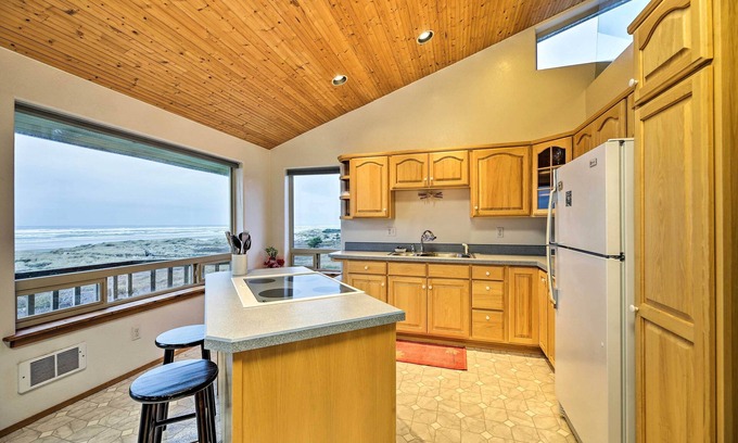 Waldport Apartamento | Sanderling Sea Cottages, Unit A: Pet Friendly!