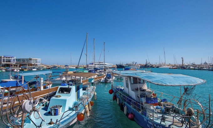 Limassol Apartamento | Sanders Crystal 1 - Large 4-bdr Penthouse With Shared Pool