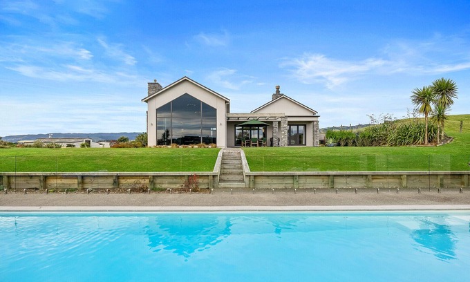 Te Horo Casa | Sandhill Beach House - Te Horo Holiday Home