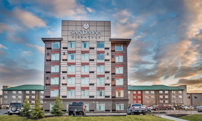 Calgary Hotel | Sandman Signature Calgary Airport Hotel