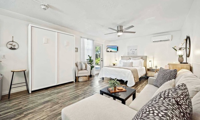 Satellite Beach Apartamento | Sandpiper 𓇼 1BR/1BA Across From Beach!