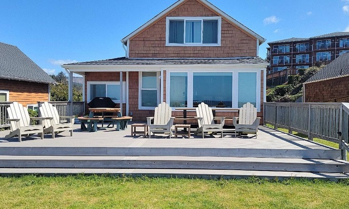 Downtown Cannon Beach Casa | Sandpiper 1388 - Beachfront! - Beachcomber Vacation Homes