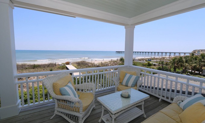 Wrightsville Beach Casa | Sandpiper Cottage - Oceanfront home with gourmet kitchen, Jacuzzi and more