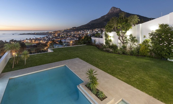 Camps Bay Villa | Sandpiper House: impresionantes vistas al mar, piscina climatizada y gran jardín