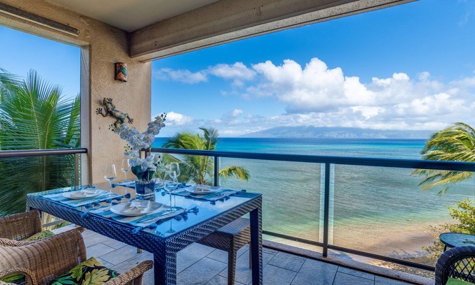 Kahana Condominio | Sands of Kahana 243 ~ Beach Front with OF Views! Remodeled Unique Corner Unit!