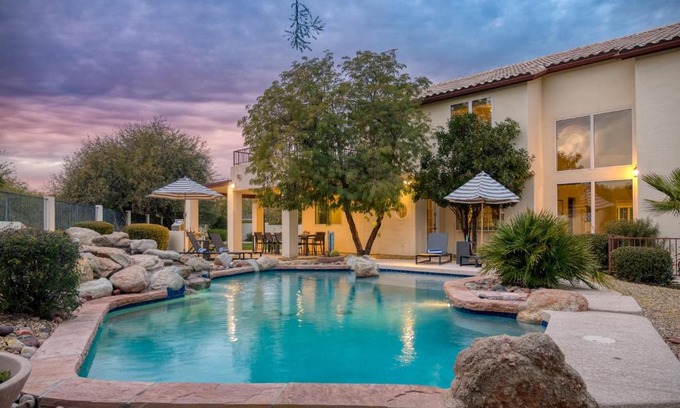 Paradise Valley Village Casa | Sandstone by AvantStay Spacious Desert Oasis w Pool BBall Crt Movie Room