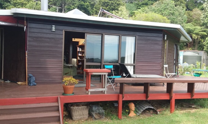 Matapouri Casa | Sandy Bay overlooking Poor Night Islands you will find Valley of Dreams