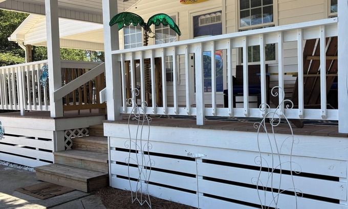 Ocean Isle Beach Cabaña | Sandy Beach Cottage sleeps 8 and has plenty of parking for your boat or jet ski.