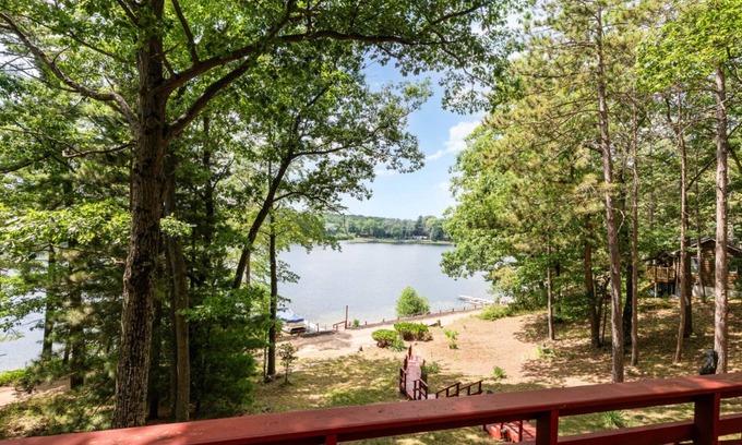 Harrison Cabaña | Sandy Beach Lakefront 5BR/2BA Sleeps 15!