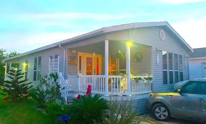 Port Isabel Casa | "Sandy Besos" Cozy Beachy Cottage, Sun, Surf & Sand! cottage