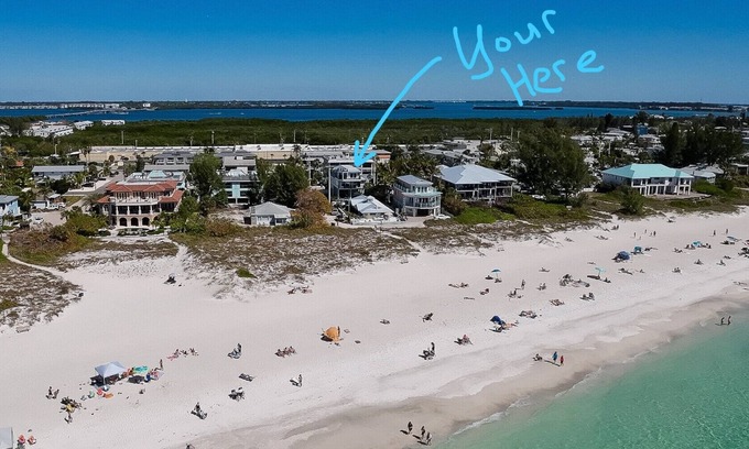 Holmes Beach Condominio | Literalmente pasos a la playa! Amplio y ligero!