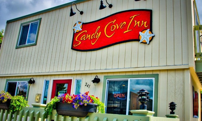 Seaside Hotel | Sandy Cove Inn