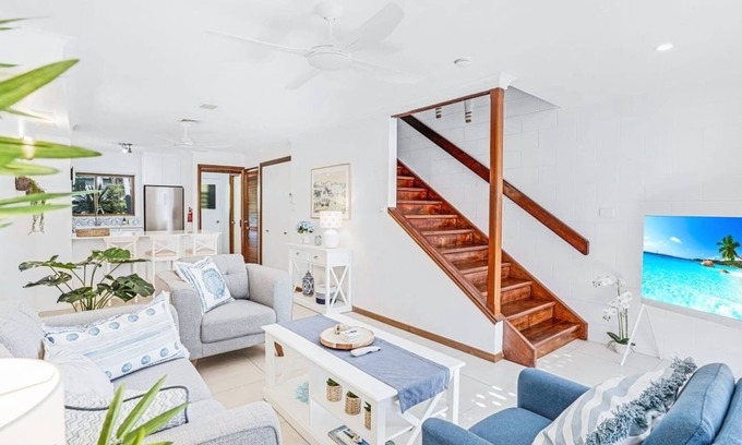 Port Douglas Casa | Sandy Feet- Luxury Coastal Escape, Stylish Hideaway in the Heart of Port Douglas at Four Mile Beach